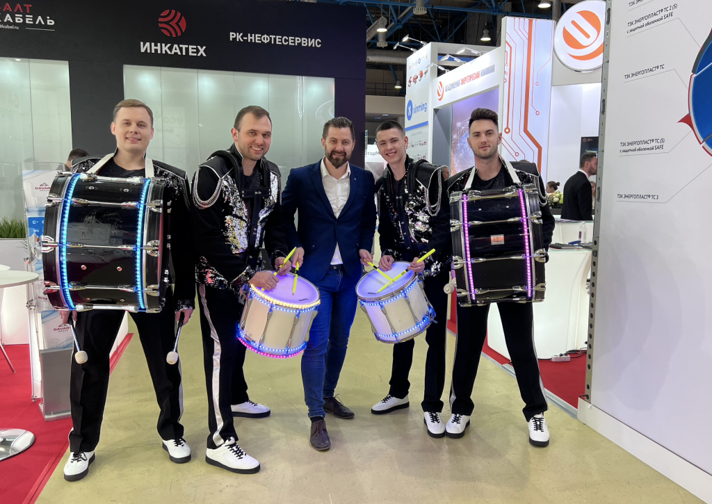 Барабанное шоу на открытии юбилейной выставки Cabex в Экспоцентре
